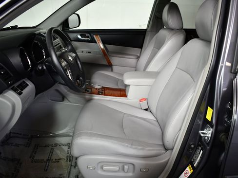 Used 2010 Toyota Highlander Limited image 17