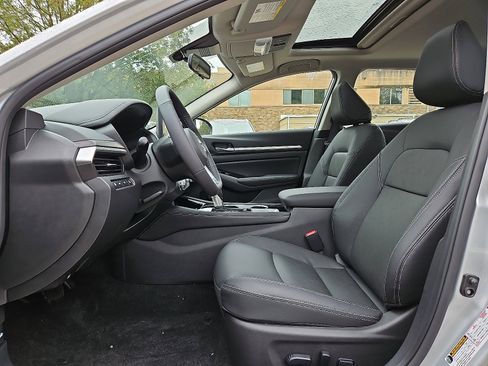 New 2025 Nissan Altima 2.5 SL image 11