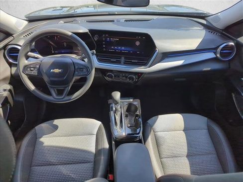 Used 2024 Chevrolet Trax LT image 17