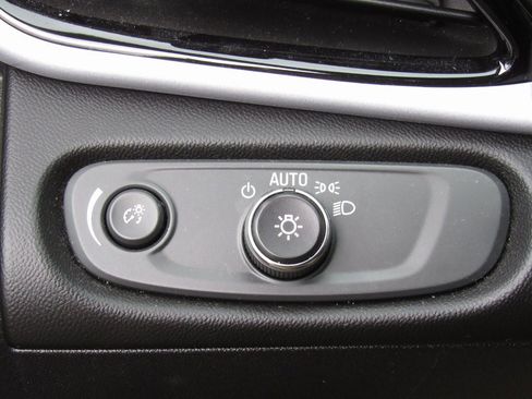 Used 2017 Chevrolet Volt LT w/ Comfort Package image 29