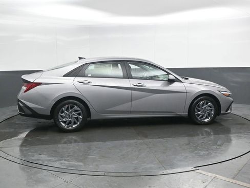 New 2026 Hyundai Elantra Hybrid FWD image 3