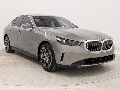 Certified 2026 BMW 530i w/ Premium Package image 7