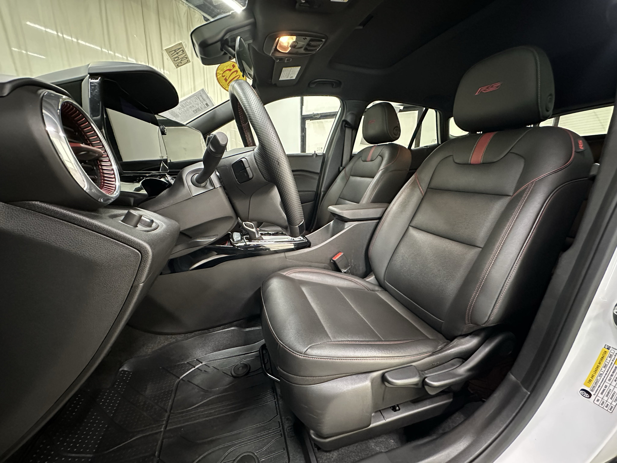 Used 2025 Chevrolet Trax RS w/ Sunroof Package FWD image 26