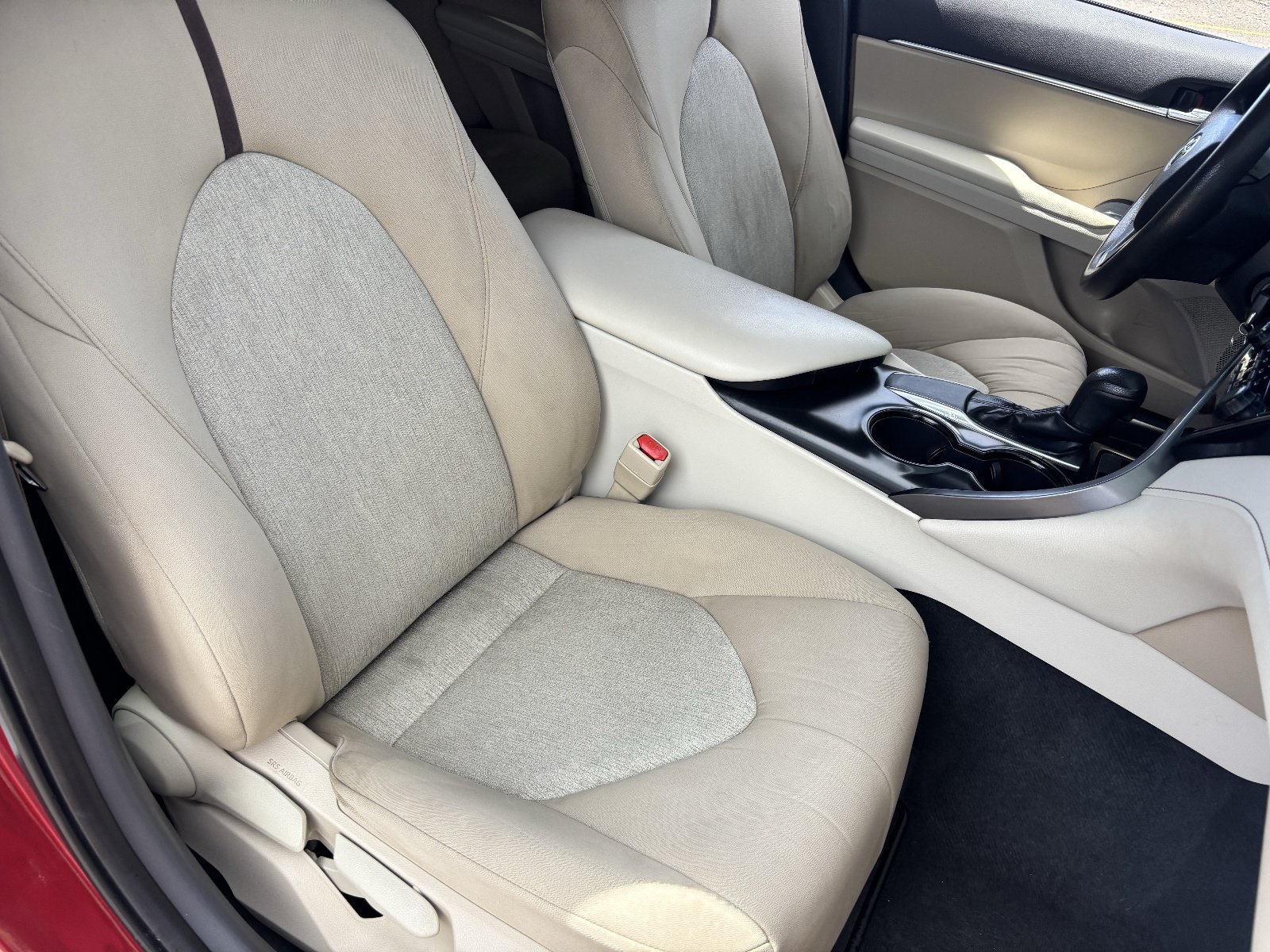 Used 2019 Toyota Camry LE w/ Carpet Mat Package FWD image 10