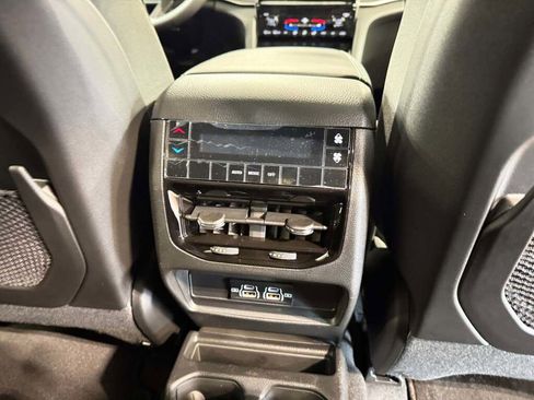 New 2025 Jeep Grand Cherokee L Laredo image 23