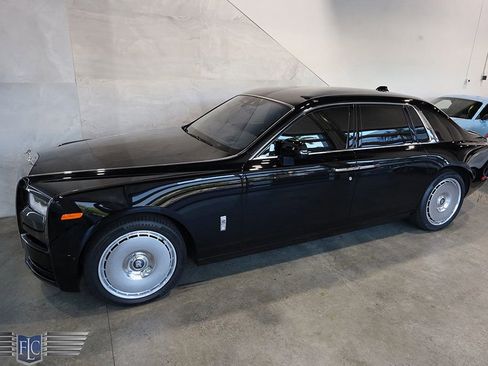 Used 2022 Rolls-Royce Phantom Sedan RWD image 54