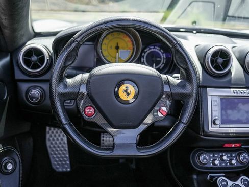 Used 2012 Ferrari California RWD image 39