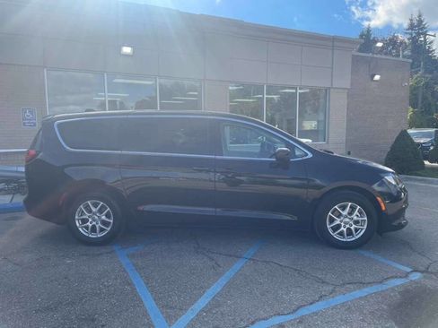Used 2024 Chrysler Voyager LX image 5