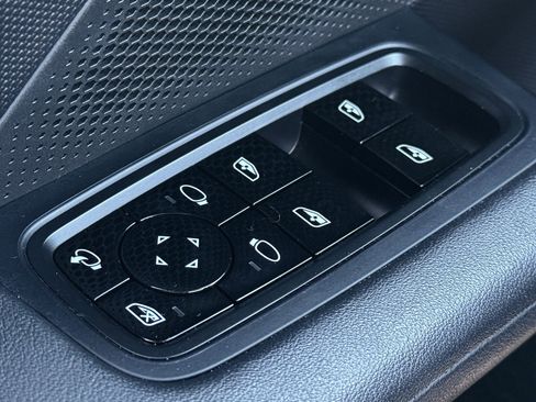 Used 2020 Porsche Taycan 4S image 34