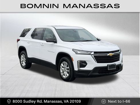 Used 2022 Chevrolet Traverse LS image 1