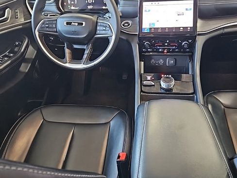 Used 2024 Jeep Grand Cherokee Limited image 25