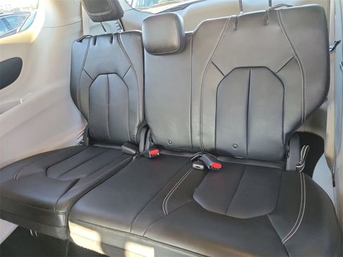Used 2020 Chrysler Voyager Lxi image 10