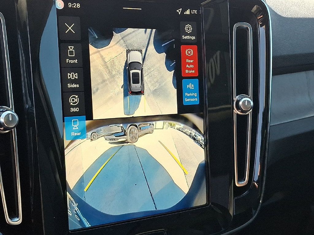 Certified 2026 Volvo XC40 B5 Plus AWD/4WD image 21