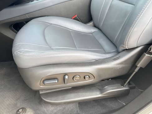 Used 2024 Buick Enclave Premium image 18