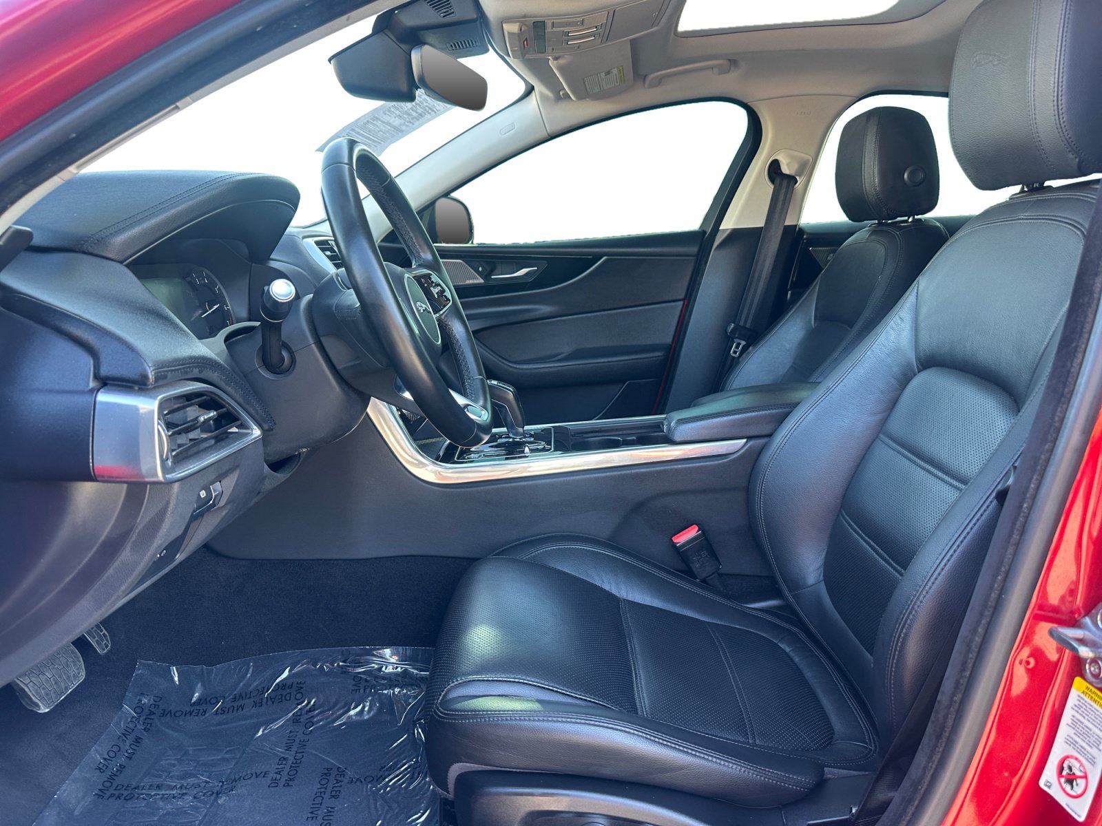 Used 2020 Jaguar XE S RWD image 9