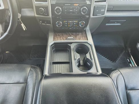 Used 2017 Ford F250 Lariat w/ Lariat Value Package AWD/4WD image 29