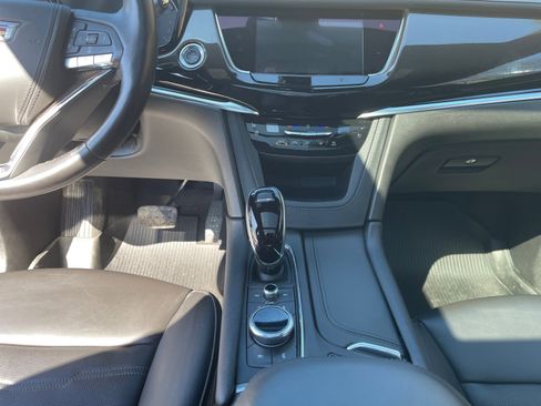 Certified 2025 Cadillac XT6 Premium Luxury w/ Platinum Package image 12