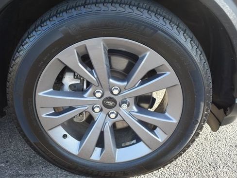 Used 2023 Ford Explorer XLT w/ XLT Sport Appearance Package AWD/4WD image 47
