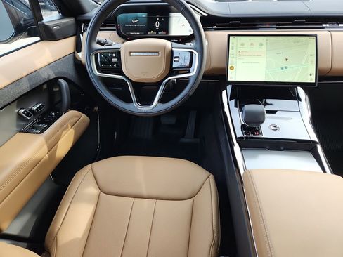 Used 2026 Land Rover Range Rover Sport SE image 4