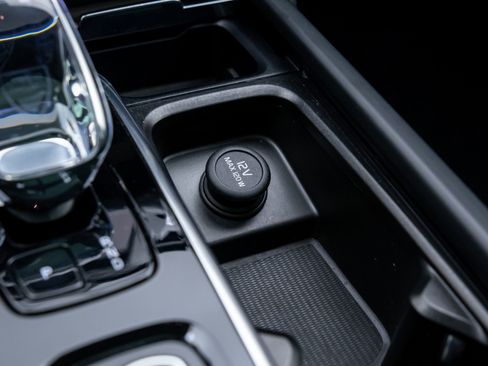 Used 2023 Volvo XC90 B6 Ultimate w/ Protection Package Premier image 29