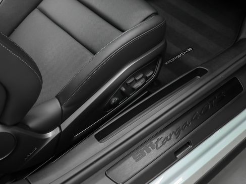 Used 2025 Porsche 911 Targa 4 GTS image 32