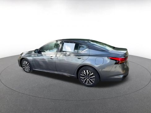 Used 2025 Nissan Altima 2.5 SV FWD image 10