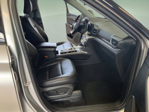 Used 2022 Ford Explorer XLT w/ Equipment Group 202A image 29