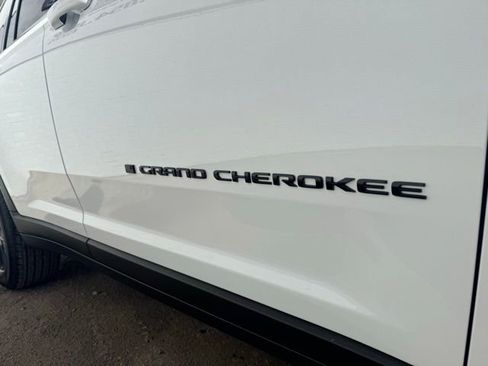 New 2026 Jeep Grand Cherokee Laredo image 4