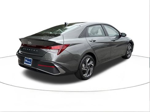 Certified 2025 Hyundai Elantra Sport image 3