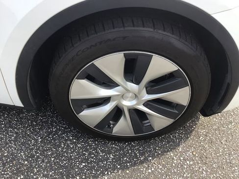 Used 2022 Tesla Model Y Long Range AWD/4WD image 13