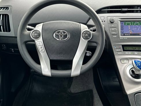 Used 2014 Toyota Prius Three image 11