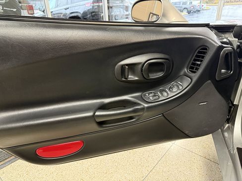 Used 2004 Chevrolet Corvette Coupe image 15