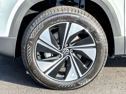 New 2026 Volkswagen Taos SE AWD/4WD image 24