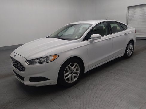 Used 2016 Ford Fusion SE image 2