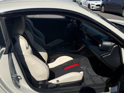 Used 2022 Toyota GR86 w/ ALL Weather Mat Package (TMS) RWD image 16