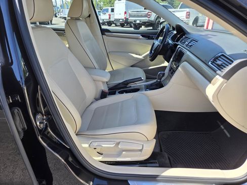 Used 2017 Volkswagen Passat 1.8T SE FWD image 19