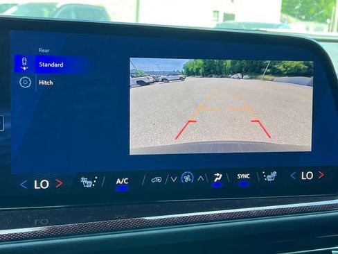 Used 2026 Chevrolet Traverse Z71 w/ LPO, Floor Liner Package AWD/4WD image 30