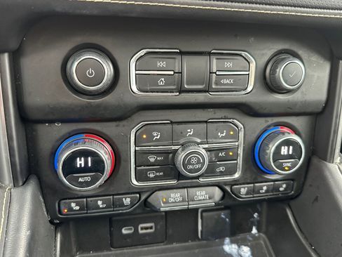 Certified 2023 Chevrolet Suburban Premier image 24