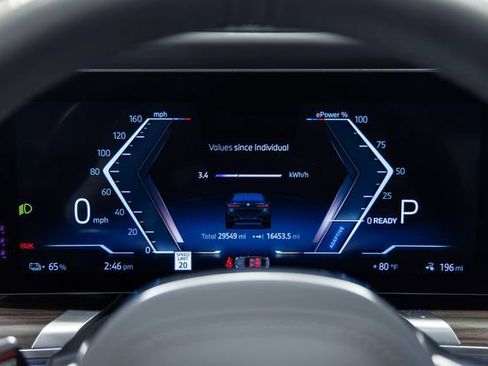 Used 2023 BMW i7 xDrive60 AWD/4WD image 2