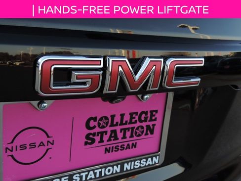 Used 2023 GMC Acadia SLE w/ Driver Convenience Package image 16