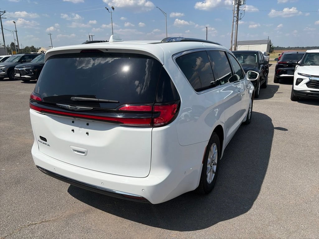 Used 2021 Chrysler Pacifica Touring-L w/ Uconnect Theater Family Group FWD image 6