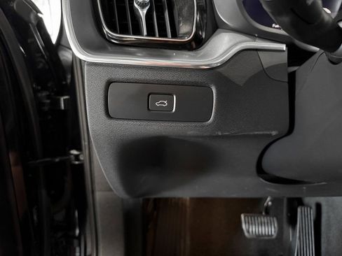 Used 2023 Volvo XC60 B5 Core image 28