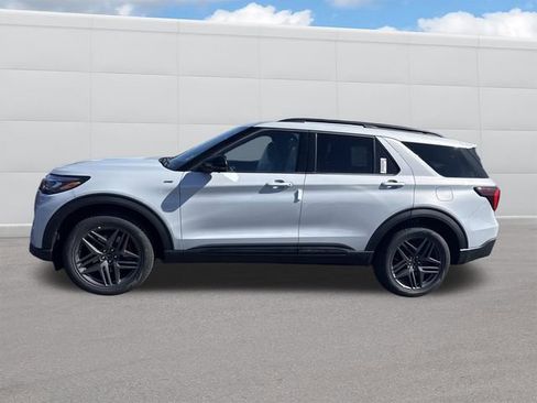 New 2026 Ford Explorer ST-Line image 2