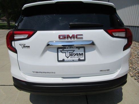 Used 2023 GMC Terrain SLE w/ Driver Convenience Package image 6