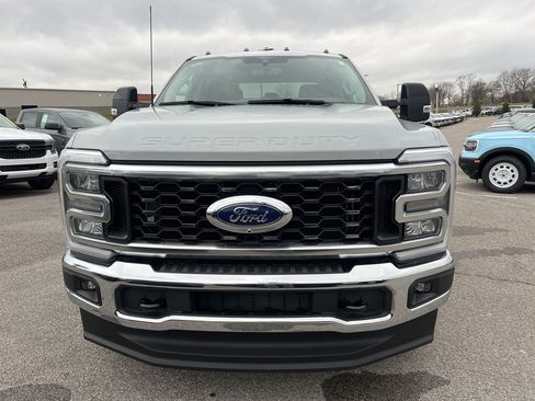 Used 2025 Ford F350 Lariat image 2