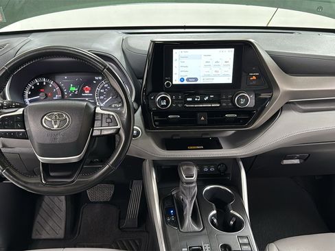 Used 2023 Toyota Highlander XLE image 9