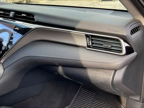 Used 2019 Toyota Camry SE image 18