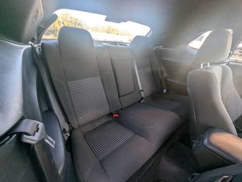 Used 2018 Dodge Challenger SXT image 17