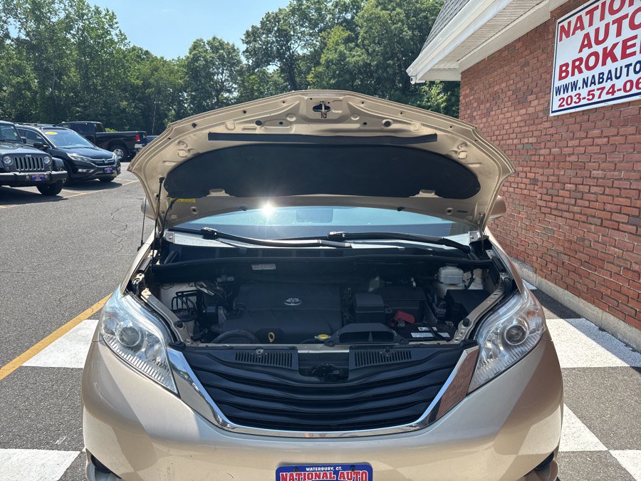 Used 2013 Toyota Sienna LE FWD image 35