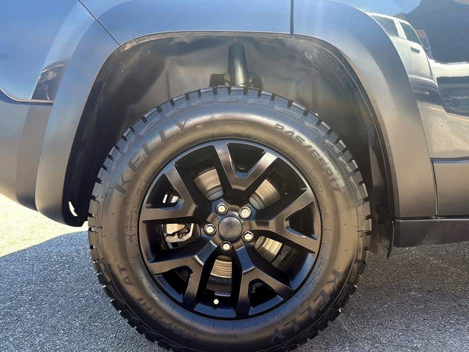 Used 2016 Jeep Cherokee Trailhawk w/ Comfort/Convenience Group AWD/4WD image 18
